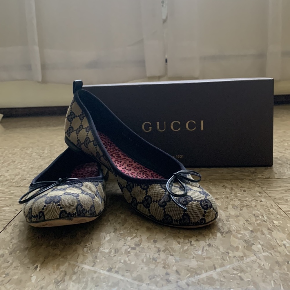 Gucci flats new with box